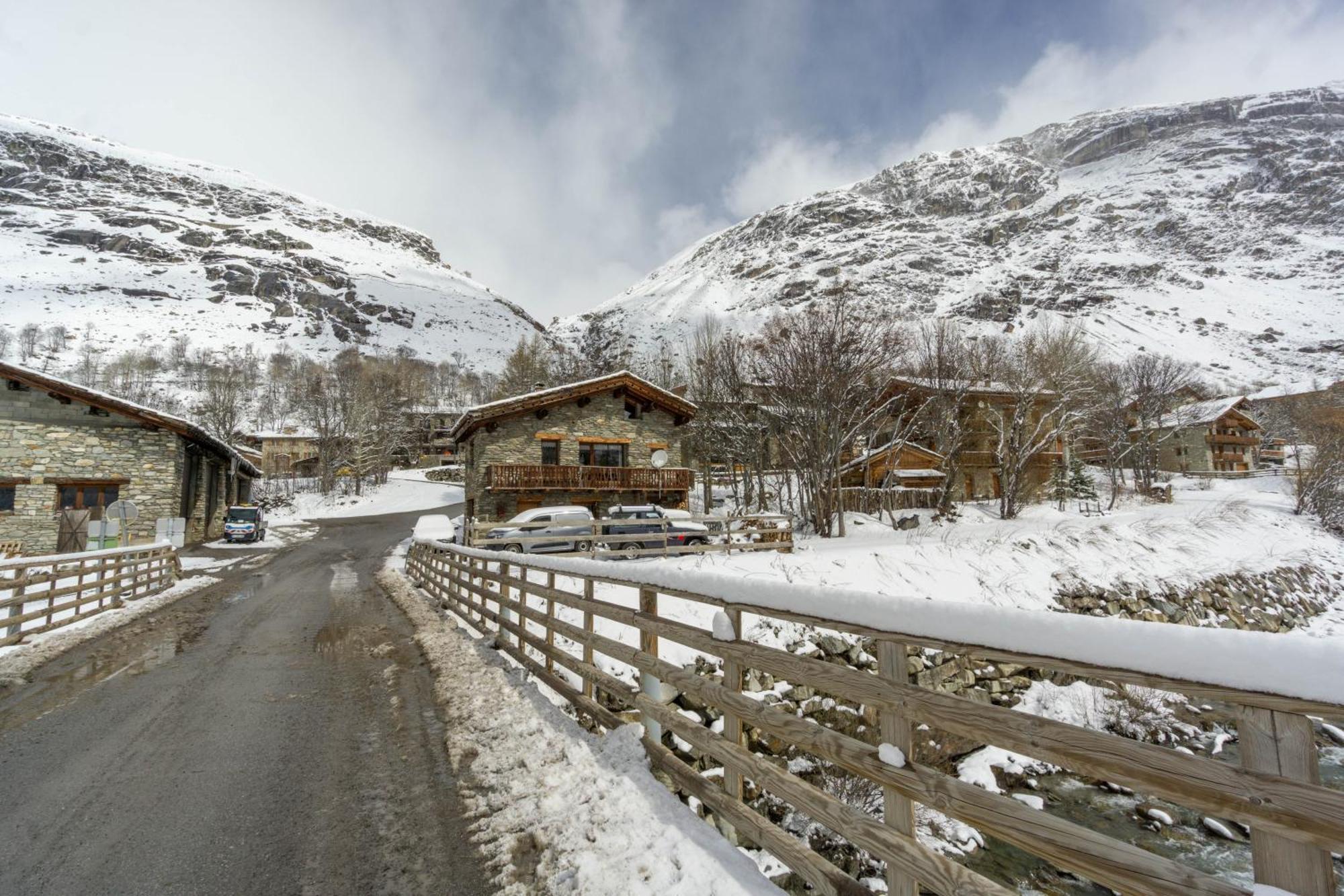 Chalet Les Moulins ボヌヴァル・シュル・アルク エクステリア 写真